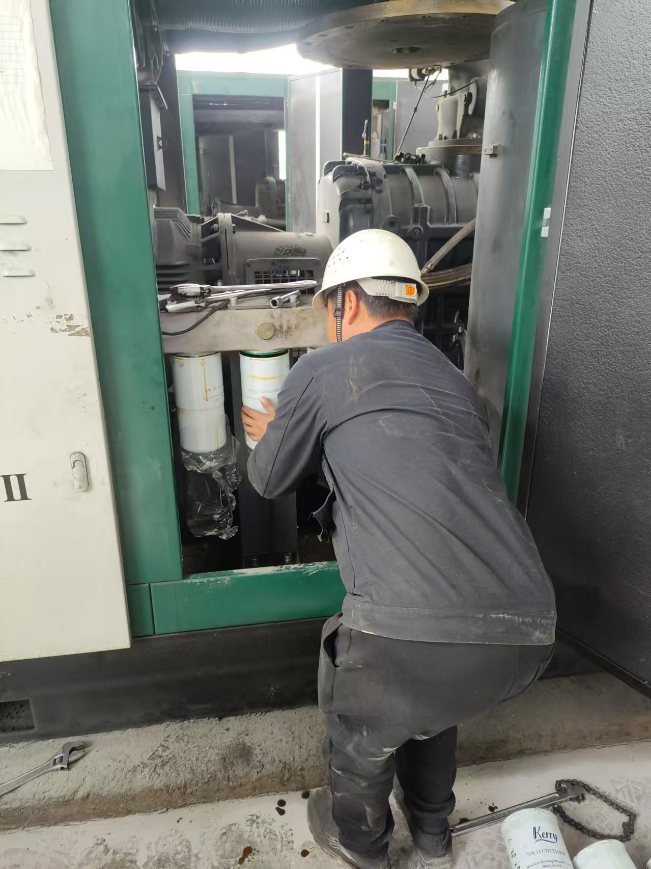 福建龙岩开山空压机315KW维修保养(图2)