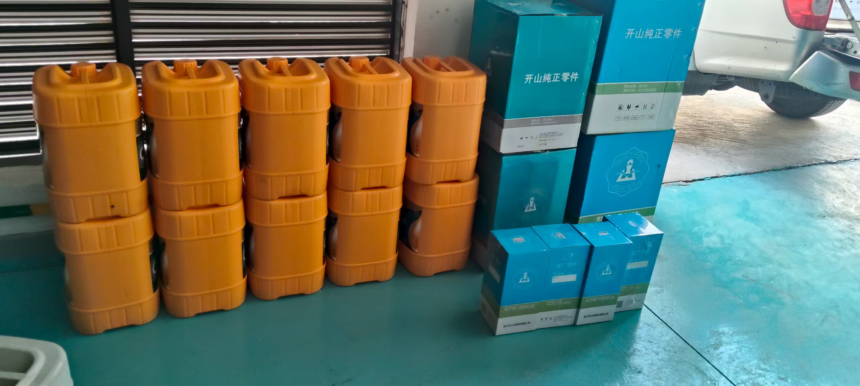 龙岩某制造厂开山空压机保养(图1)